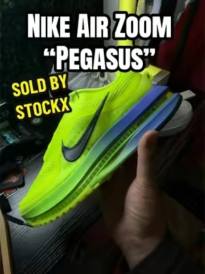 Limited sizes for these Nike “pegasus” colorway! Don’t miss ‼️⬆️ @StockX #nike #nikeairzoom #nikepegasus #walkingshoes #gotitonstockx 