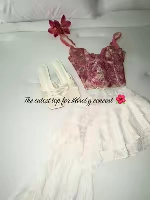 Size medium. It’s not stretchy, but it has an adjustable back for a better fit 🌺 #karolg #karolgconcierto #karolgtropicoqueta🧡 #tropicoqueta #summeroutfits