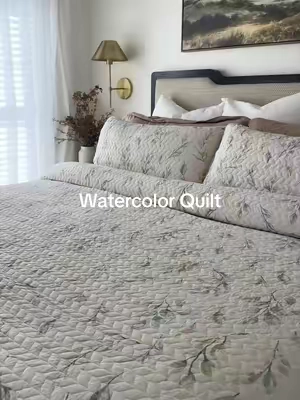A quilt is so elegant and timeless and this one is gorgeous! #bedding #quilt #coverlet #comforter 