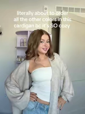 I’m wearing grey beige in a size M & I’m 5’1