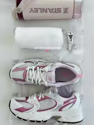 #newbalance #newbalance530 #gymessentials #pinkaesthetic #cleangirlaesthetic 