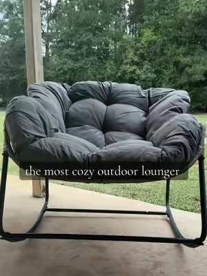 It’s almost fall, which means we’re shooting for comfortable outdoor patio nights 🙌🏻✨ #patiomakeover #patiofurniture @RIWENGO #backtoschool #fallfinds #cozy 