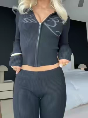 so obsessed with their knits 🖤 wearing size xxs #knitset #iamgia #pantsset #falloutfits #outfitinspo @I.AM.GIA 