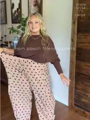 A curvy short girls dream 😍 #pants #polkadotpants #midsize #petite #baggypants 