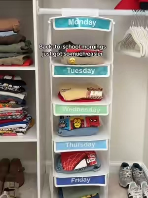 Planning the week's outfits ahead of time makes back-to-school mornings so much easier 🤩🎒✨#organizationhacks #backtoschool  #kidsclothes #clothesorganizer #momlife 