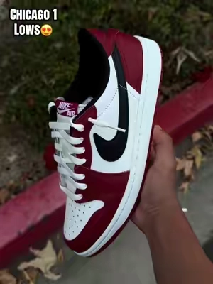 Jordan 1 Chicago lows!😍😍 #jordan1 #jordan1low #chicago1s #chicagolow #sneakershopping 