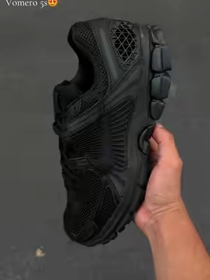 Nike Vomero 5 triple black😍😍 #nikevomero5 #comfyshoes #blackshoes #gymshoes #sneakergame 