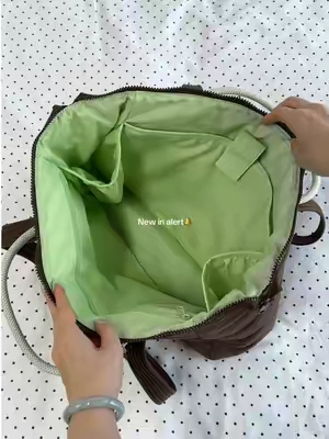 The color-block design has my heart!! Perfect college/ work tote bag🥰4 colors to choose from, click the link to check them out🤩#packmybag #bagsmarttotebag #totebags #workbag #collegebag 