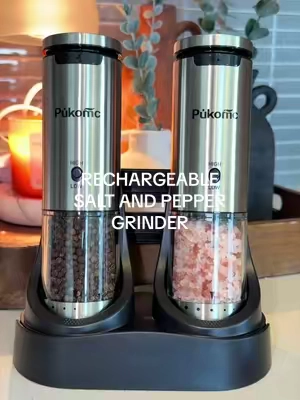 this salt and pepper grinder makes it so easy. You can adjust the coarseness of your salt and pepper and the level it comes out #automaticgrinder #rechargeablegrinder #saltandpeppergrinder #kitchenmusthaves #kitchenfinds 