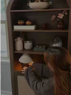 One piece closer to my vintage dream home… and I’m obsessed ✨🤎📚 @FURSCH  #V#VintageHomeB#BookshelfDecorC#CozyHomeH#HomeStylingPinterestHome 