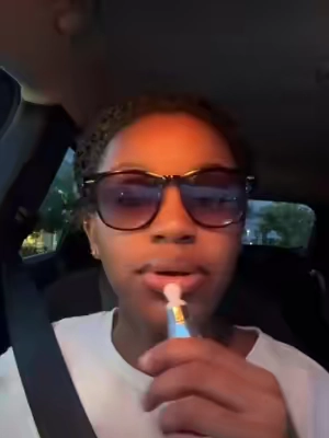 I knew I needed this lil serum when I heard they brightened lips as well so I had to put yall on 😂