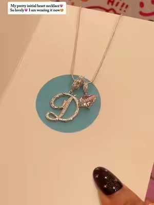 OMG! It’s absolutely cute☀️🌙So pretty initial heart necklace❤️‍🔥❤️‍🔥#fyp #tewiky #giftforher #initialnecklace #viralvideo 