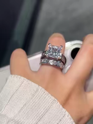 #rings #engagementring #travelring #giftguide #jewelry 