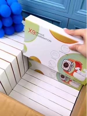 ¿Buscas un regalo útil? 🎁 Este kit lo tiene absolutamente todo. ¡Corre por el tuyo! #TikTokshopbacktoschool #smartwatch #earphone #GiftForEveryone #TikTokFinds