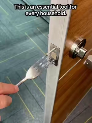 This is an essential tool for every household.#homerepair #toolset #cordlessdrill #homeimprovement #repair 