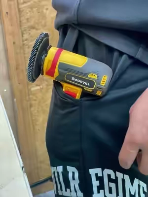 No te dejes engañar por su tamaño, este tipo es increíblemente poderoso.#diyproject #anglegrinder #garageessentials #mechanictools #toolset 