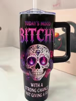 This tumbler is the ultimate mood statement! The sugar skull design with vibrant pink roses and the brutally honest text ("Today's Mood: Bitchy") is perfect for those days when you need zero apologies and maximum attitude.#DiaDeLaMadre #RegaloParaMama #termos #tumbler #globalpicks