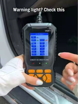 No computer or app needed—just plug it in and it'll tell you what's wrong with your car.#tiktokshopitalia #obd2 #scanner #checkengine #checkenginelight