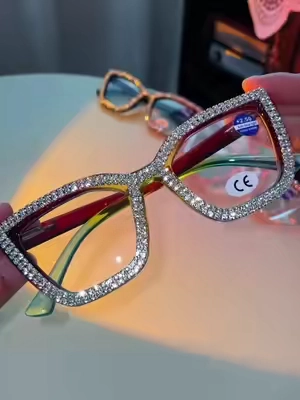 Definitely boujee. Boring reading glasses are out! Boujee readers can make your outfit and get you a little more attention. #readingglasses #fashionglasses #readers #genx
