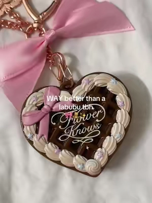 this mini setting powder bag charm from flower knows is so cute and perfect for touch ups🎀 #bagcharms #flowerknows #settingpowder #minimakeup #pursecharms @Flower Knows Makeup 