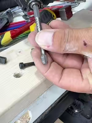 Por fin ya no tengo que cargar con todo este juego de llaves inglesas.#TikTokshop #powertools #mechanic #diytools #workshop 