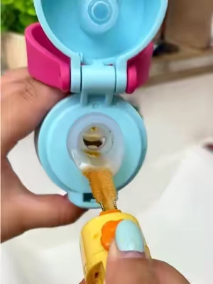 I can' t believe I used to drink from unwashed cups 😳 This tool changed everything! #BottleBrush #CleaningHacks #MomLife #HomeEssentials #TikTokHolidayHaul