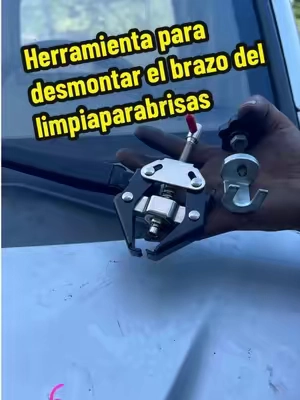 ¿Qué hacer si el brazo del limpiaparabrisas está atascado y no se puede quitar? Este juego de herramientas de desmontaje soluciona el problema fácilmente.#CarDIY #tools #autotools #bluecollar #savemoney 