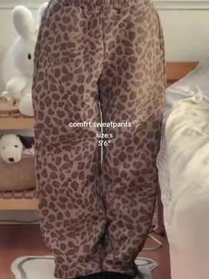 wearing the brown leopard print! (sized up one for a baggy fit) ♡🧸🍂  #comfrt #baggysweatpants 