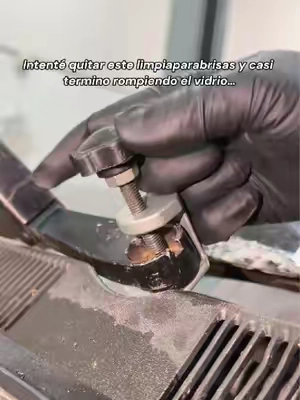 Deja de pelear con limpiaparabrisas atascados y terminales de batería difíciles de sacar. Este extractor de dos piezas ayuda a remover brazos de limpiaparabrisas y conexiones sin golpes ni herramientas improvisadas. Ideal para mecánicos, mantenimiento de autos y reparaciones DIY.wiper arm puller, windshield repair tool, battery terminal remover, automotive repair tools, car maintenance accessories#DealsForYouDays #SummerVibes #AutoRepair #GarageTools #DIYTools