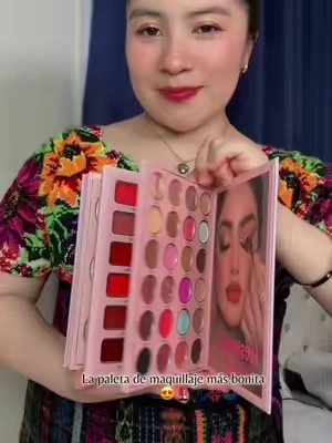 El libro de maquillaje q toda chika debe tener.💋😍#kitdemaquillaje#paleta#makeup#woman#tiktokshopcreatorpicks 