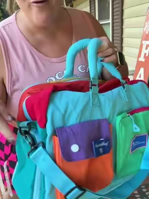 Versatile color block bag.  #falldealsforyoudays #colorblock #gymbag #travelbag #diaperbag 
