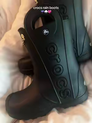 In love with the crocs rain boots #crocs #crocsrainboots #rainboots #crocshandleitrainboots #boots 