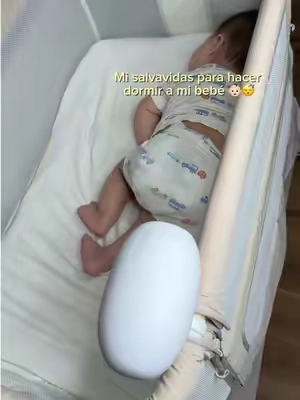 Me sentía atrapada intentado hacer dormir a mi bebé porque me tomaba mucho tiempo meciendo y dando palmaditas, pero con el Frida Baby Rocker eso cambió porque esto mece por vibración los calma cuando tienen cólicos, los relaja hasta que se quedan dormiditos, es es una maravilla para las siestas y salidas con mi bebé 👶🏻. #fridababy #babymusthaves #babyessentials #babysleep #firsttimemom 