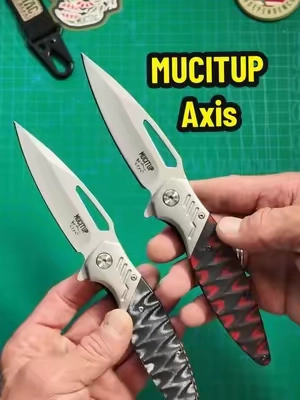 The MUCITUP Axis has such a cool design! 🔥 Right around a 4” D2 steel blade with a grippy G10 handle that feels great in the hand. #MUCITUP #EDCKnife #D2Steel #KnifeCollection #EverydayCarry 