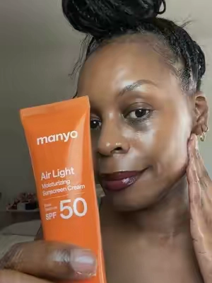 @manyo Lightweight SPF YOULL ACTUALLY WANT TO WEAR☀️👇SHOP IT HEERE.  #MANYO #sunscreen #spf50  #blackgirlsunscreen 