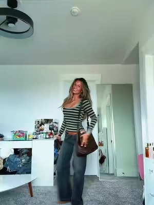 we need some more fall audios #iloveautumn #falloutfits #falloutfitinspo #stripedlongsleeve #fallfashion 
