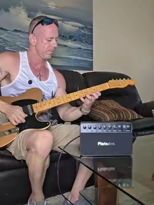 Flatsons cordless amplifier with built in reverb and delay. #amplifier #guitaramplifier #guitaramp #guitartok #flatsons 