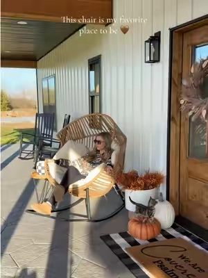 This rocking egg chair is what dreams are made of ✨🤎 #eggchair #farmhouse #frontporch #porchdecor #outdoorfurniture 