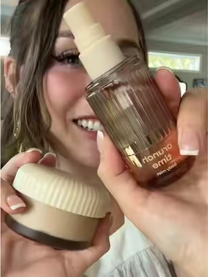 Idk how they got that cinnamon sugar/butter note in the crunch time spray so perfect, but it’s got me wanting to eat my arm 🤭🤎🧸 @Snif  #perfume #cinnamon #gourmand #fall #fragrance 