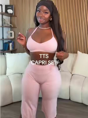😍😍😍😍💕 5’7 | 175lbs | Size M #2pieceset #capriset 