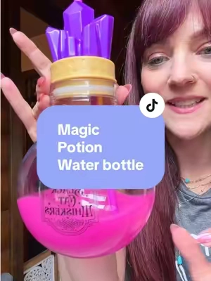 This magic potion water bottle is so cute for Halloween! #waterbottle #halloween #halloweenwaterbottle #halloweendecor #spookyvibes 