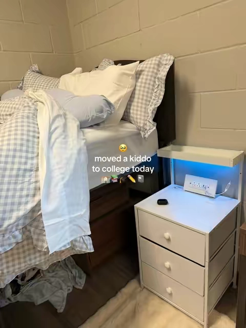 Literally this is so functional and cute, the lights even have a remote and change color 🛌📓🥹