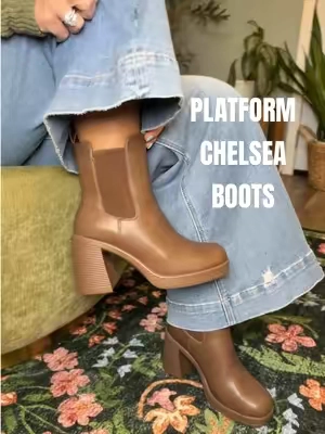 The square toe + chunky platform got me 🤎👢 these are going to be on repeat all fall. #chelseaboots #platformboots #fallboots #falloutfitinspo #brownboots 