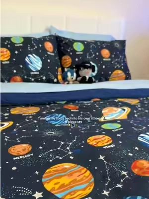 Son’s bed got the cutest upgrade 🥹🪐 5 pieces + it glows in the dark! 🌙 @Melex Home  #backtoschoolshopping #comfortersets #bedboy #sheets #roomdecor 