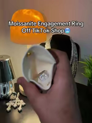 #moissanitering #engagementring #ring #diamondring #moissanite 