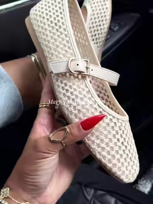 How pretty!? 🤍🎀 @Cushionaire #maryjaneshoes #balletflats #meshshoes #womensshoes #cushionaire 