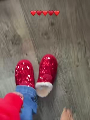The sparkle ✨ #bearpawslippers #slippers #sliponshoes #BacktoSchool #TikTokshopbacktoschool 