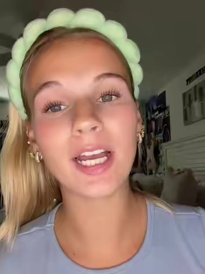 Check these out!!! The best summer hack! @OKAYLOVE @Lila #lashclusters #waterprooflashclusters #naturallashclusters #summervibes #waterproofeyelashglue 