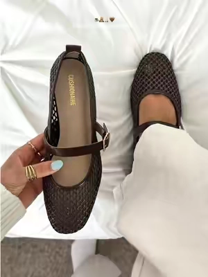 The cushioned bottoms and beautiful mesh material are my fav! 🤎 @Cushionaire #cushionaire #maryjanes #maryjaneshoes #fallshoes #balletflats 