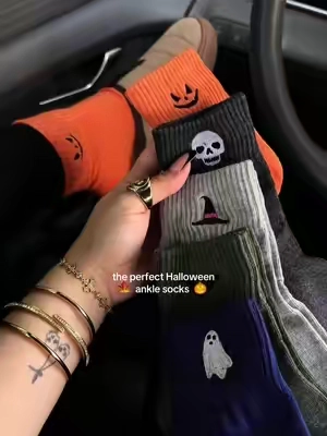 O B S E S S E D 🎃🍁✨ #halloween #anklesocks #spookyseason #socks #fallaesthetic 